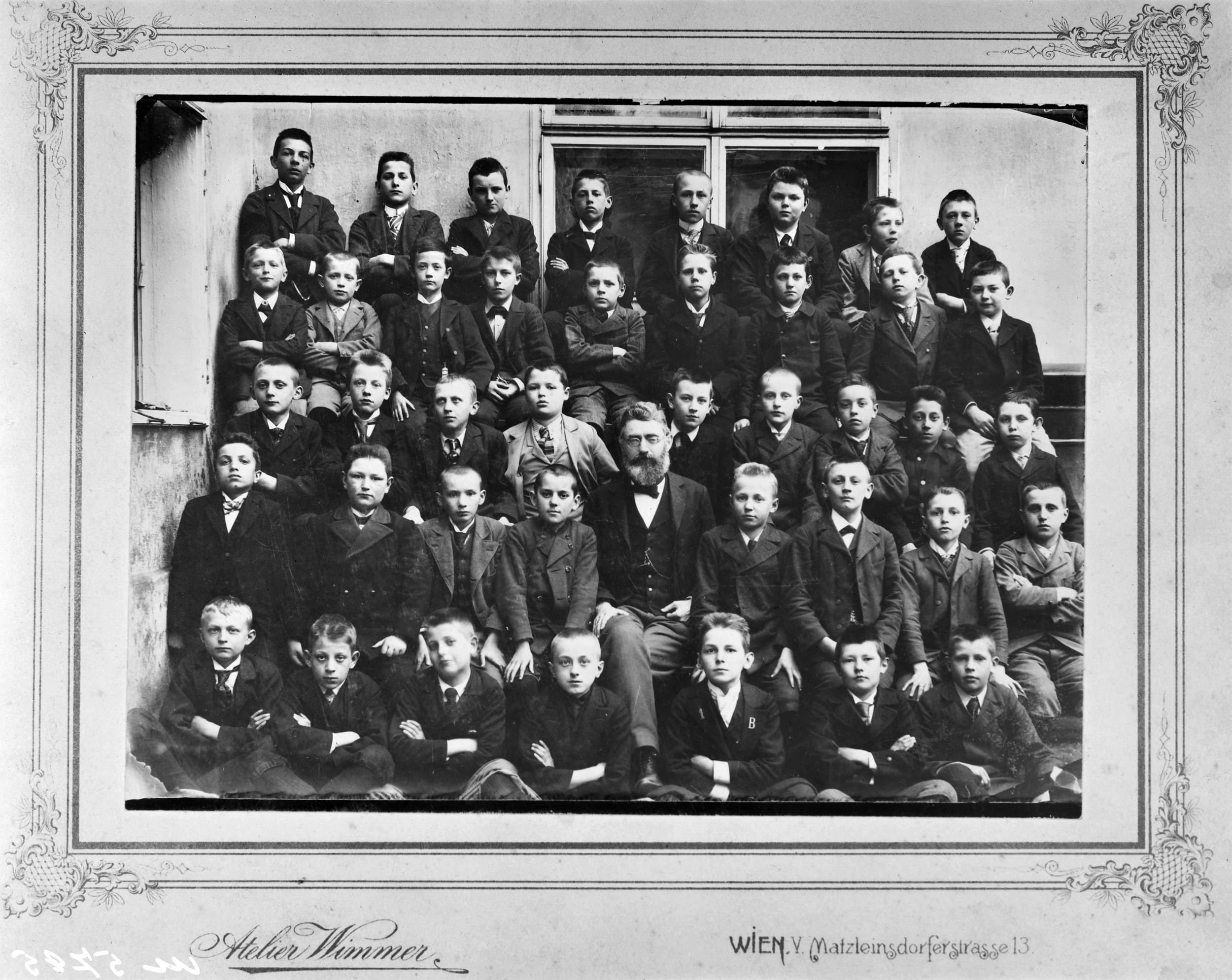 Adolf Hitler at the age of 13 (top right) as a student of the Realschule of Linz, in the middle is his schoolmaster Prof. Oskar Lauger
